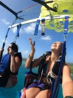 Parasailing en San Andrés: Vuela sobre el Mar Caribe y Descubre Vistas Inolvidables