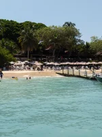 Pasadía en Luxury Beach Club – Exclusividad y Relax en Islas del Rosario - Imagen 7