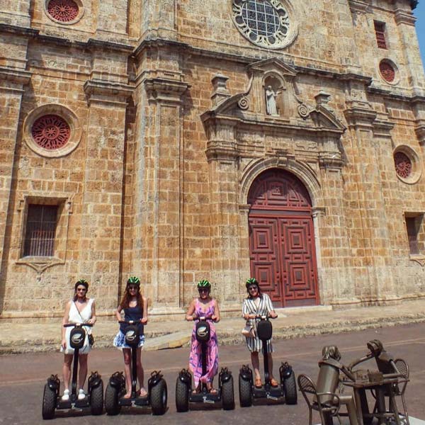 Tour Fun Ride por Cartagena Colombia Experiencia en Segway